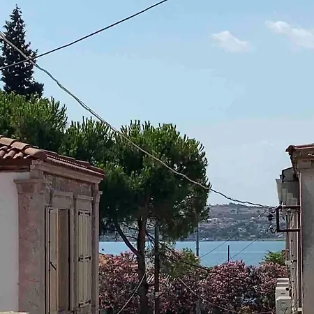 Asmali Bahce Muestakil Ev Ayvalı